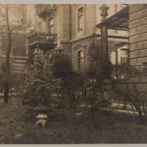 The front garden of Ferenc Hopp's villa