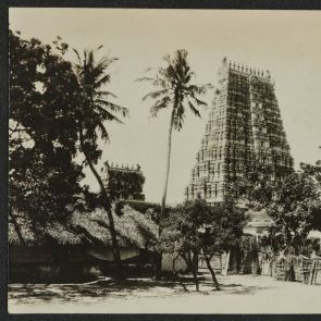 A rameswarami templom tornyai, mellette bódésor