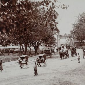 Singapore: The Cavenagh Bridge.
