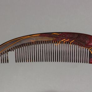 Ornamental comb (sashi-gushi) in the sape of, and decorated with the image of a lobster