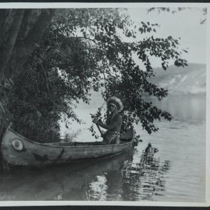 "Manydogs" (Ernő Gottesmann) in a canoe