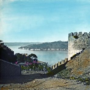 Kilátás észak felé a Boszporuszra az Európai erődből