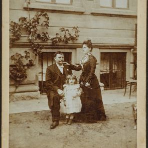 Ignác Jállits, his wife Mária Ruzicska and their daughter Bözsi Széneth