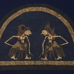 Batikolt textil, wayang figurákkal