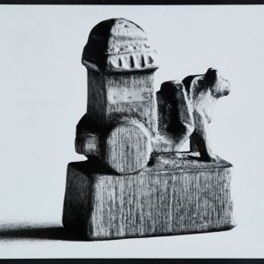 Mongol sakk figura fotója (Terge, kocsi, európai megfelelője a Bástya) - sajtómegjelenéshez készült fotó