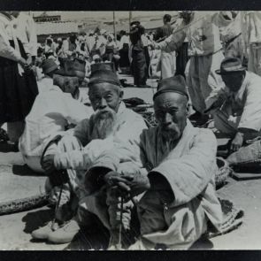 Street photographs: Two elderly Korean men on a busy street