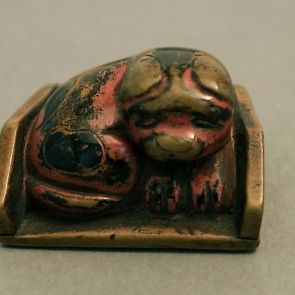 Netsuke - Seated puppy on his bed