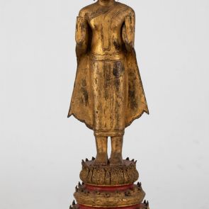 Álló Buddha "Tengert lecsendesítő" kéztartással