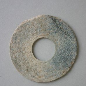 Disc, bi with spiral ornaments