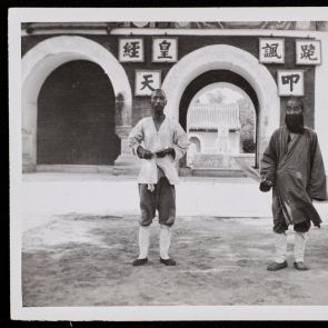 Taoist friends in front of a gate (probably Paj yun kuan)