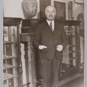 Zoltán Felvinczi Takács in one of the exhibition rooms in the Hopp Museum