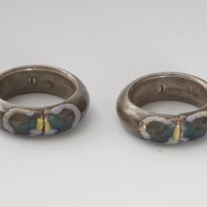 Ring with butterfly motifs
