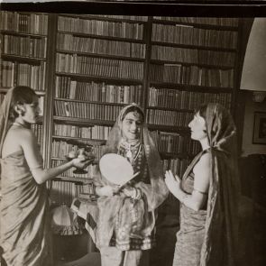 Indira, Amrita és Murányi Judit indiai ”jelmezben”