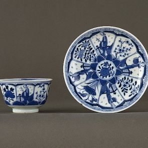 Saucer decorated with female figures and flowers