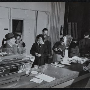 Coffee break in the exhibition hall of the Chamber of Commerce