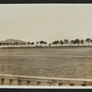 Sportpálya a tengerparton. Port Arthur, 1936