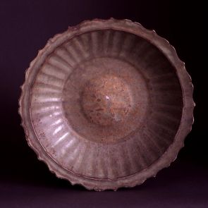 Flower-shaped bowl