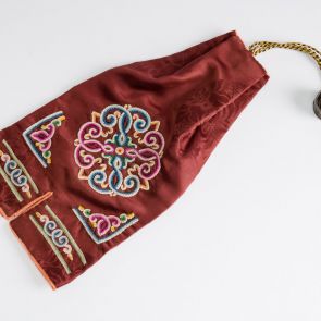 Silk holder for cup (Khalkha: ayganii uut)