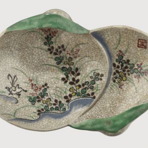 Shell-shaped tray with kai-awase motif
