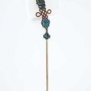 Hairpin with Buddhist good luck symbols