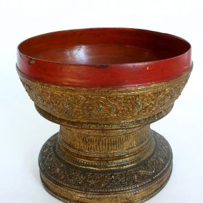 Gilt bowl with glass inlay