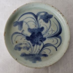 Plate decorated with a lotus flower