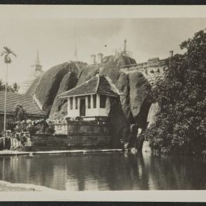 Isurumuniya Viharaya, Buddhist temples in Anuradhapura