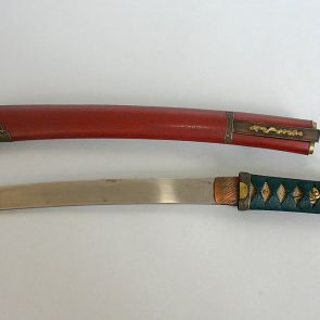 Ko-wakizashi, with red lacquer scabbard, the kozuka with dragon twisted on diamond sceptre motif