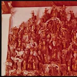 Color photo carved Buddhist altarpiece