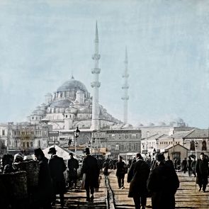 Konstantinápoly. A Galata híd, háttérben a Jeni Valide-dzsámival