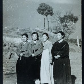 Street photographs: Korean ladies in traditional dress