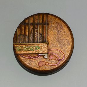 Round incense container (kōgō) with quail-cage motif