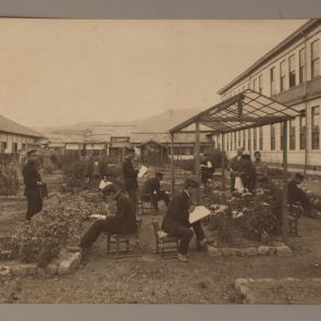 Kyoto City School of Arts, drawing class in the flower garden behind the school