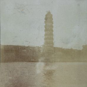 Pagoda a West River mentén Sam-shui-ban