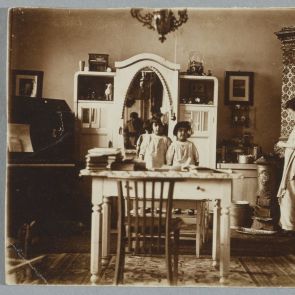 Marie-Antoinette a két kislánnyal