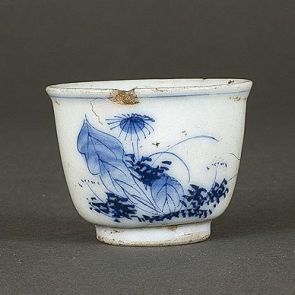 Winecup with floral decoration