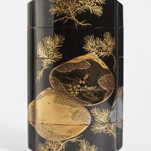 Four-case inrō decorated with pine tree branches and shells