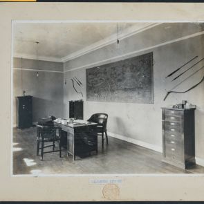 A cégvezető irodája, enteriőr kép, bútorok, 1920−1930 körül