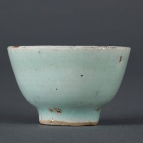 Cup covered with celadon glaze