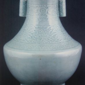 Hu (ceremonial vessel) shaped vase
