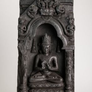 Koronás Buddha