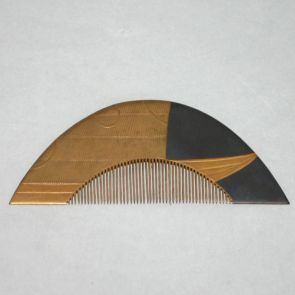Ornamental comb (sashi-gushi) with the motif of a fishing boat's stem
