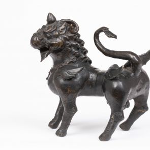 Nepáli bronz oroszlán szobor