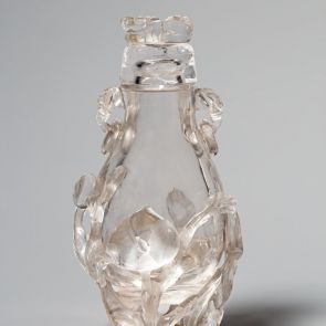 Perfume container with peach and lingzhi