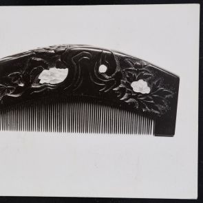 Black and white photo of a Japanese comb