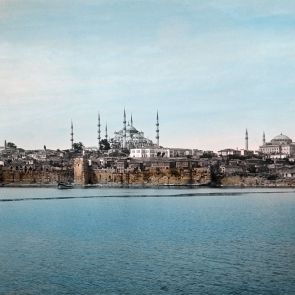 Konstantinápoly. A történelmi félsziget látképe a Márvány-tenger felől