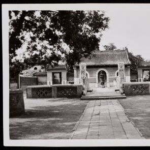 Forecourt of a Taoist monastery (probably Paj yün kuan)