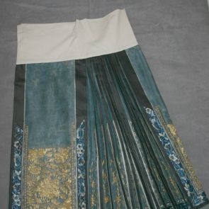 Woman’s skirt in two parts