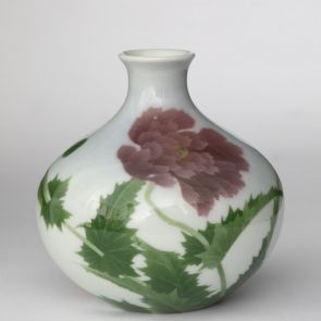 Porcelain vase decorated with wind-blown peony