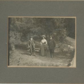 Ernő Kammerer, the first director of the Museum of Fine Arts, Budapest; Ferenc Hopp and Mme. Herics (?) at Lake Csorba, High Tatras